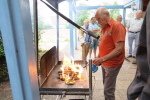 Jedes Grillfest beginnt mit dem Anheizen des Grills. Jedes Grillfest beginnt mit dem Anheizen des Grills.