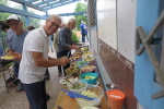 Ein reichhaltiges Salatbuffet haben die Männerriegenturner mitgebracht.