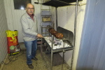 Walter ist in bewährter Weise dabei, den Weihnachtsbraten zu grillen. Walter ist in bewährter Weise dabei, den Weihnachtsbraten zu grillen.